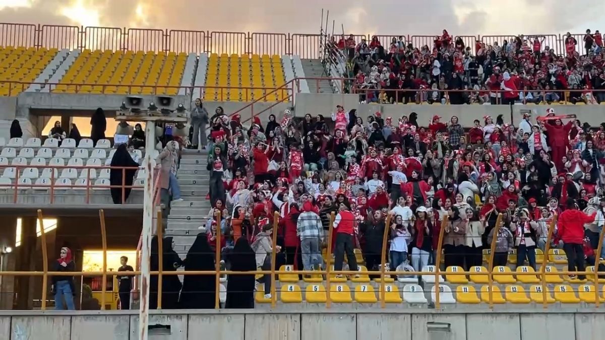 حواشی و گرم کردن قبل از بازی شمس آذر - پرسپولیس