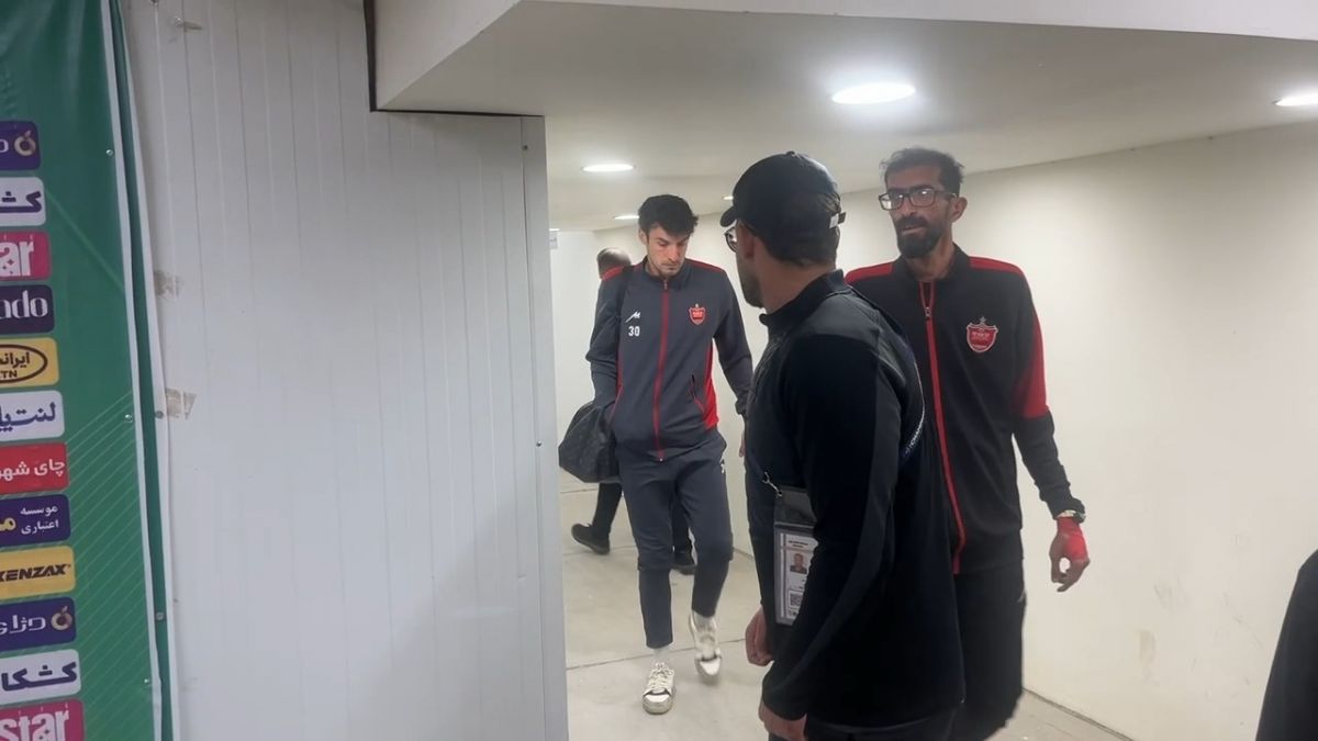 حواشی خروج بازیکنان پرسپولیس از ورزشگاه پس از شکست مقابل شمس آذر