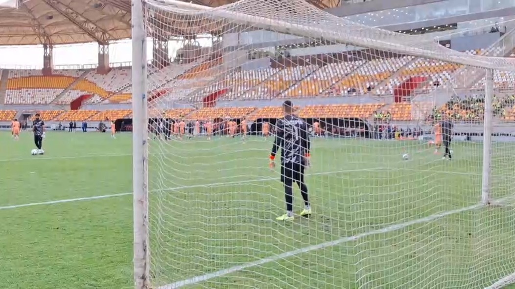 گرم کردن بازیکنان فولاد خوزستان و گل گهر