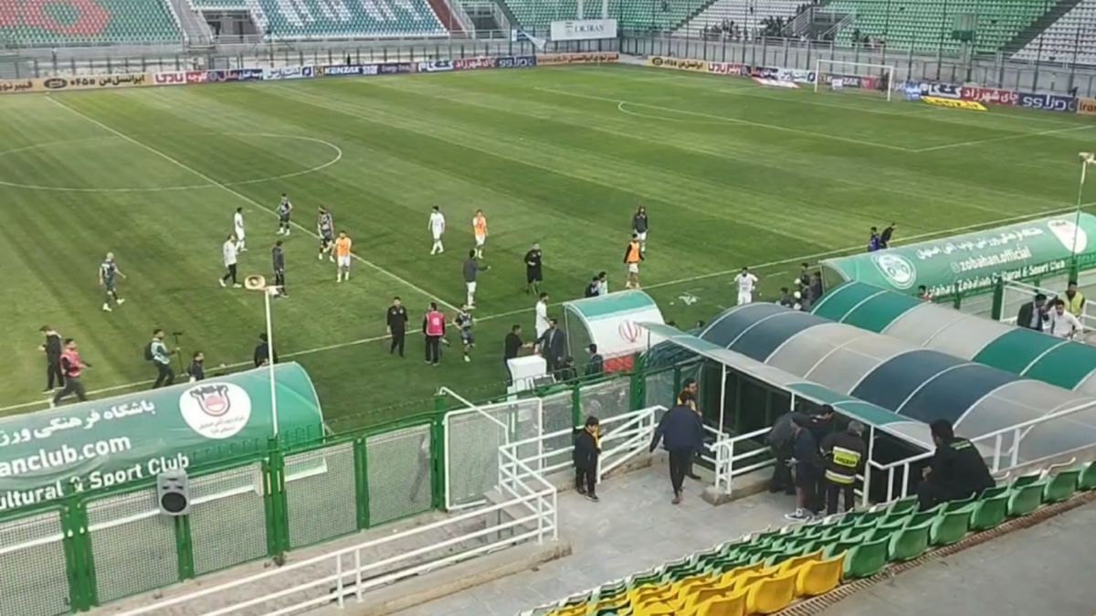 خوشحالی بازیکنان چادرملو بعد از پیروزی مقابل ذوب آهن