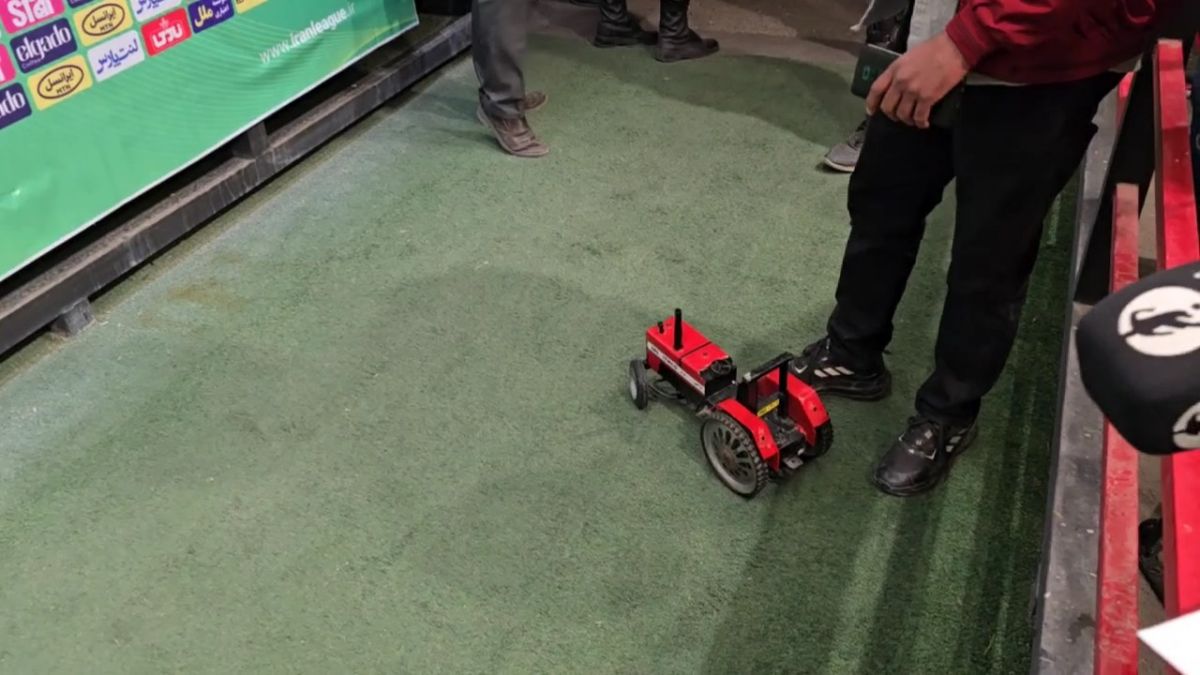 مهمان ویژه میکسدزون ورزشگاه در پایان بازی تراکتور و استقلال