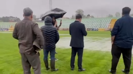 احتمال تعویق بازی خیبر و شمس آذر به دلیل بارش شدید باران و وضعیت نامساعد زمین