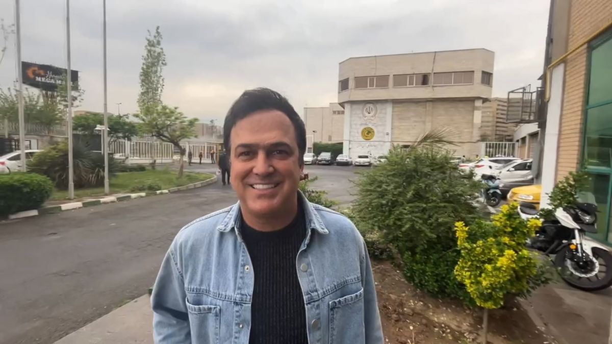 حضور و گفت و گو با حامد آهنگی در ورزشگاه بازی هوادار-ملوان