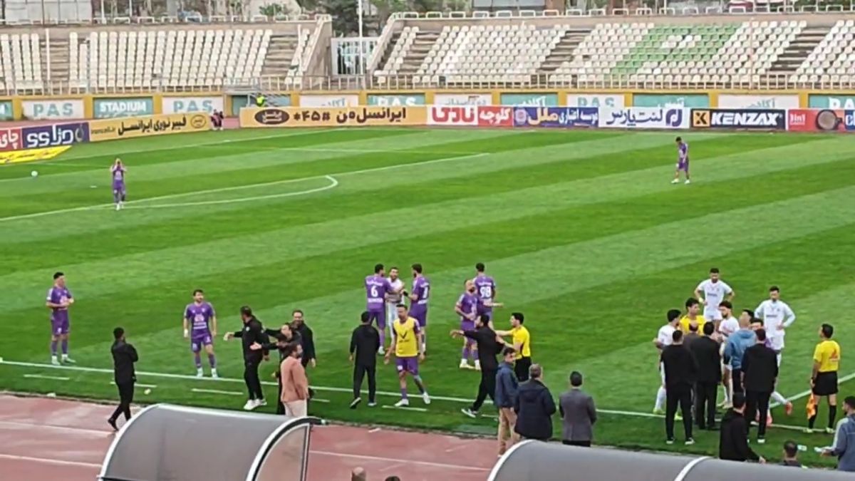 جنجال عجیب نیمه اول بازی هوادار و ملوان