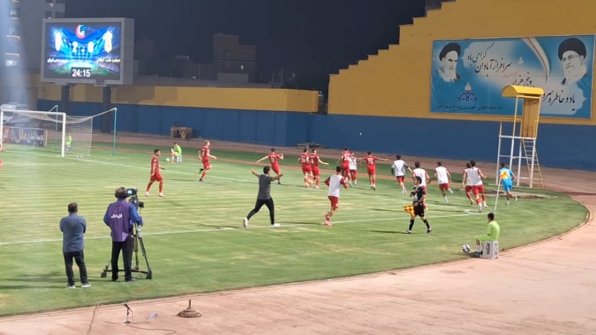 لحظه گل ارسلان مطهری به صنعت نفت از زاویه دوربین فوتبالی