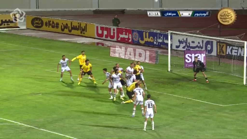 داور بعد از مشاهده تصاویر با VAR، این صحنه را پنالتی به سود سپاهان تشخیص داد!