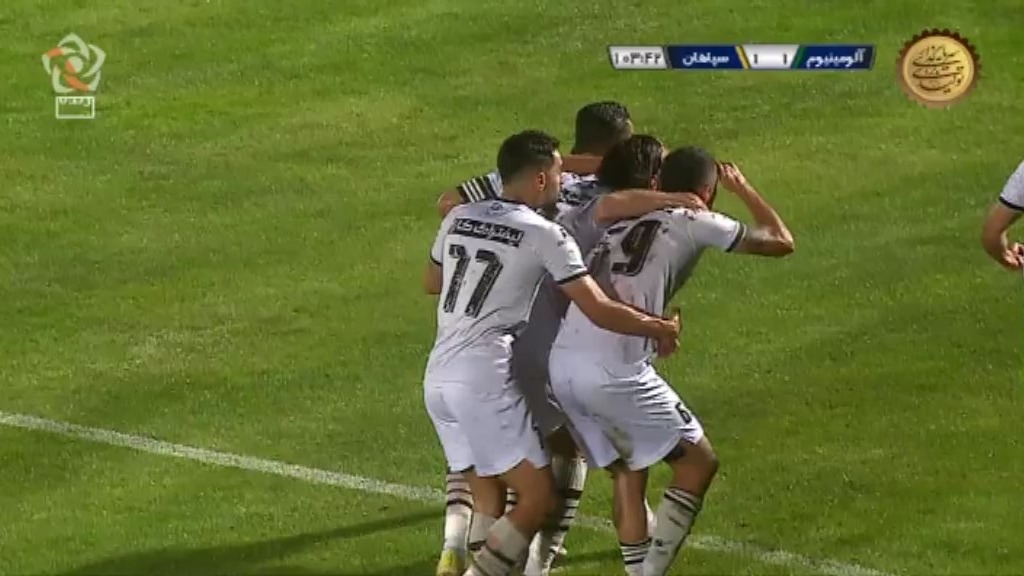 گل اول آلومینیوم اراک به سپاهان (کاظمیان - پنالتی در دقیقه 104)