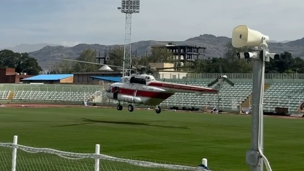 خشک کردن چمن ورزشگاه تختی با هلیکوپتر پیش از دیدار خیبر و شمس آذر