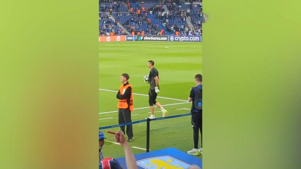 هو شدن دیبو مارتینز توسط هواداران پاریسنژرمن