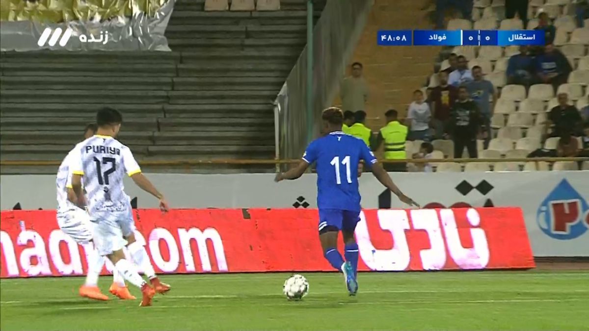 صحنه مشکوک به پنالتی در محوطه جریمه فولاد