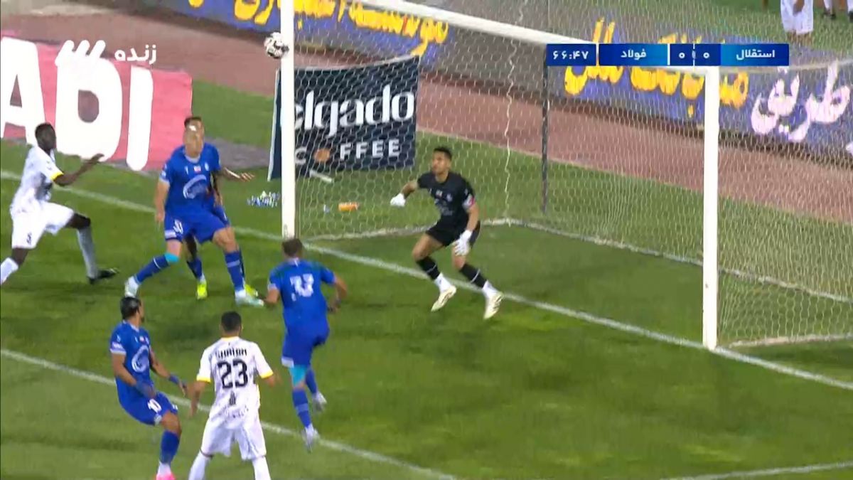 سوپر واکنش سید حسین حسینی روی ضربه سر بازیکن فولاد