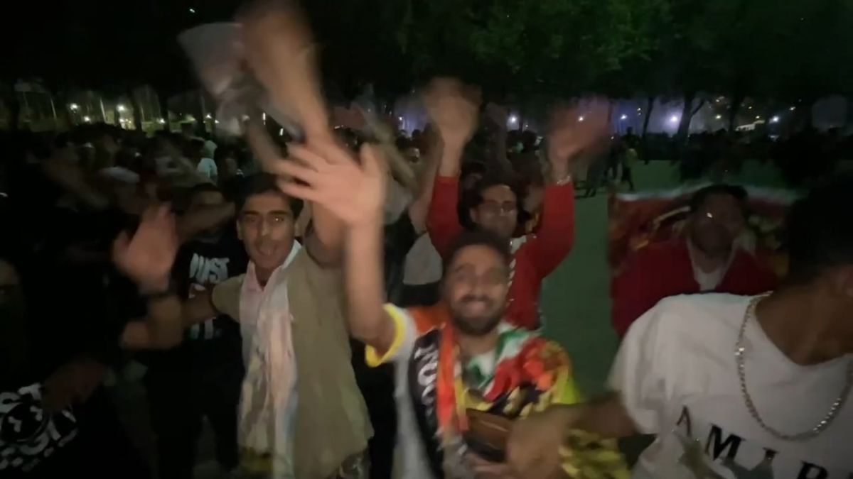 هواداران فولاد: استقلال با لیگ برتر دیگه بای بای!