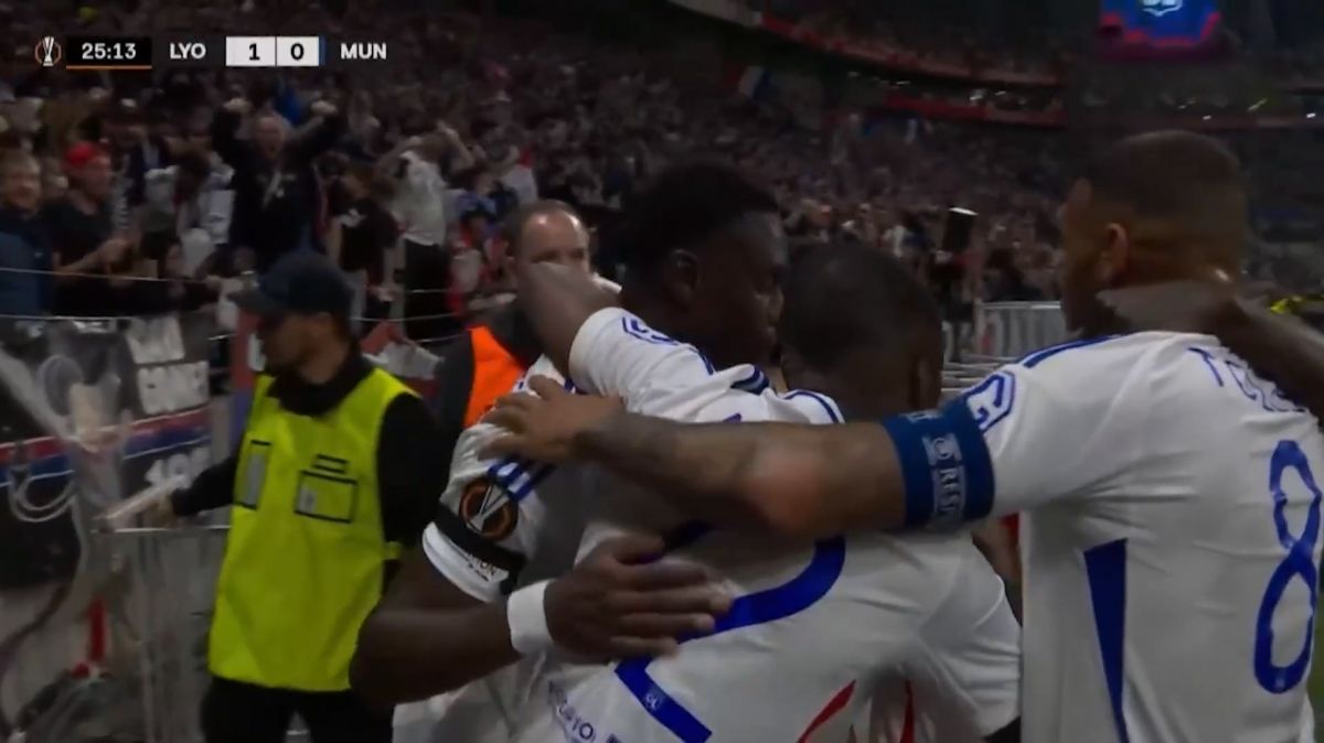 گل اول لیون به منچستر یونایتد (تیاگو آلمادا)