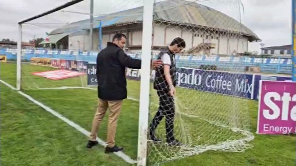 بازدید داوران و ناظرين از وضعیت چمن استادیوم زنده‌یاد قایقران