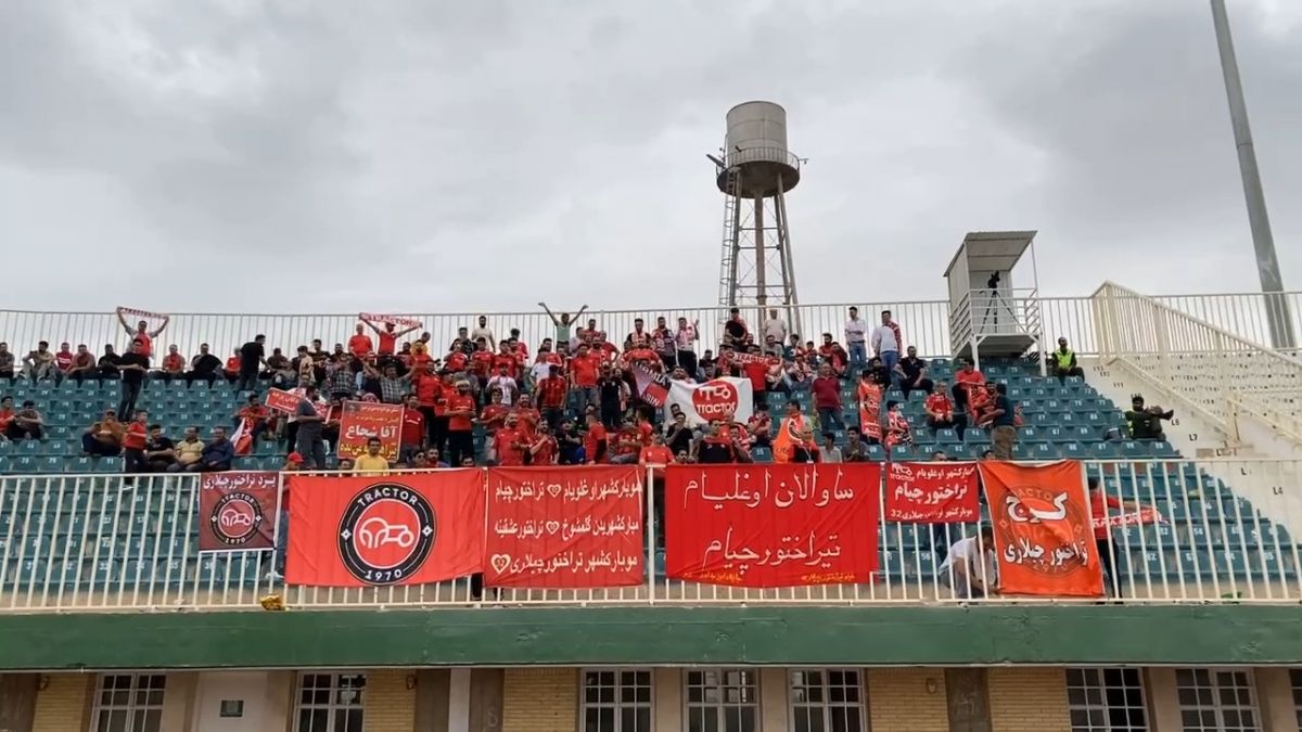 هواداران تراکتور حاضر در ورزشگاه شهید نصیری یزد