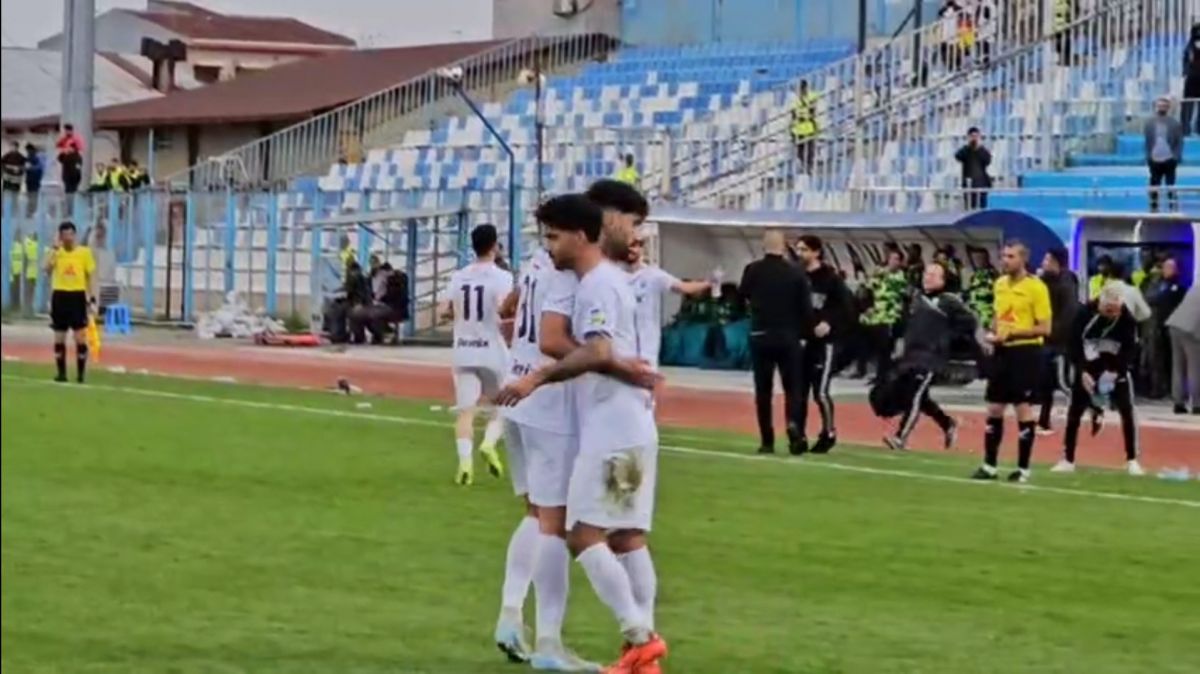 گل اول ملوان به خیبر از قاب دوربین فوتبالی