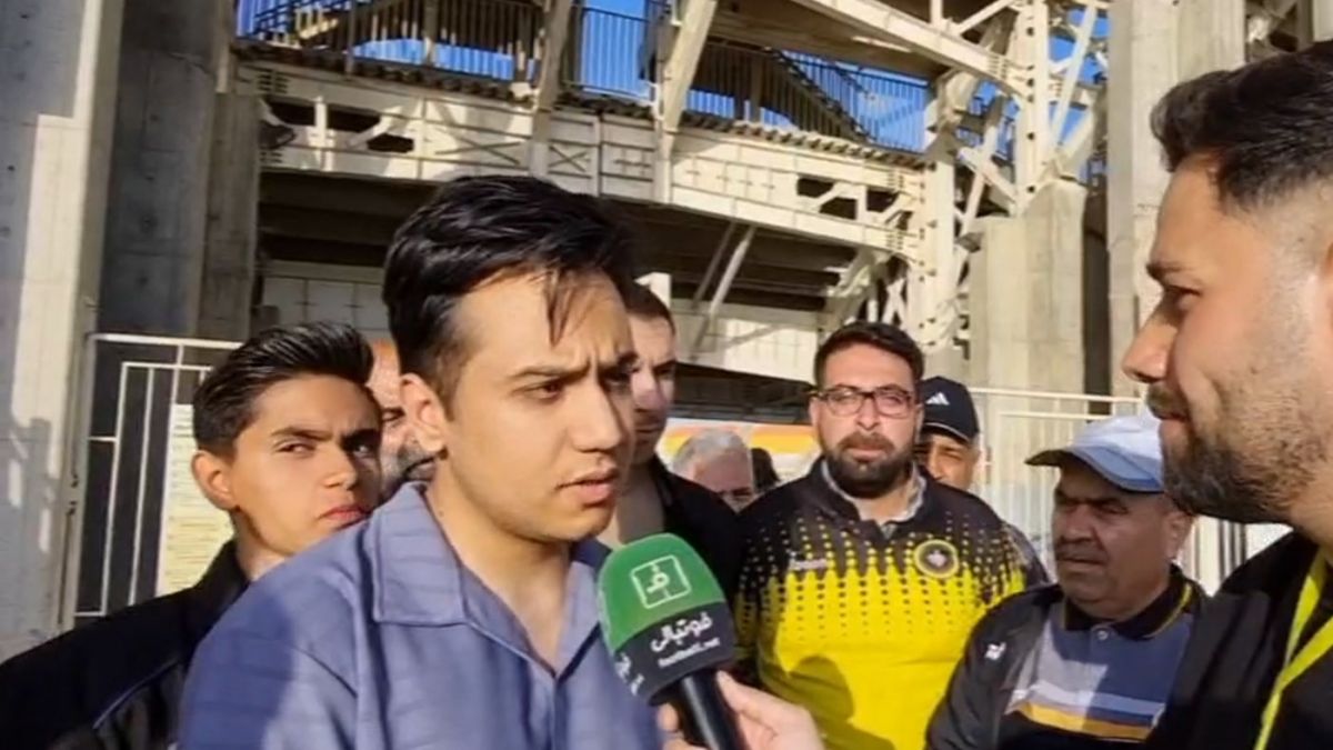 گفت‌و‌گو با هواداران معترض سپاهان پیش از بازی با مس‌رفسنجان