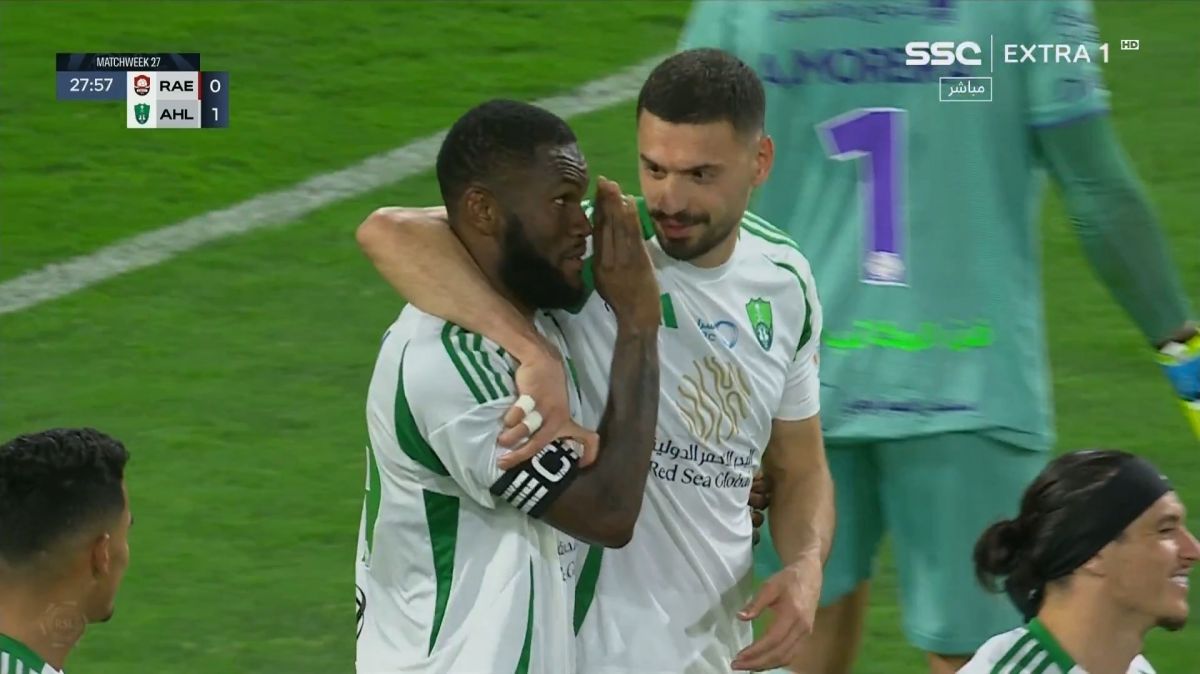 گل اول الاهلی عربستان به الرائد (فرانک کسیه - پنالتی)