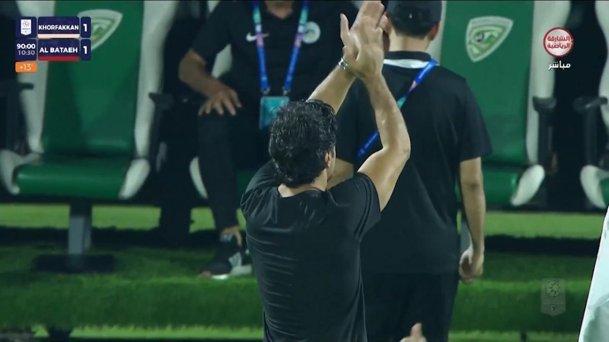 دستزدن کنایهآمیز فرهاد مجیدی برای داور پس از رد شدن گل