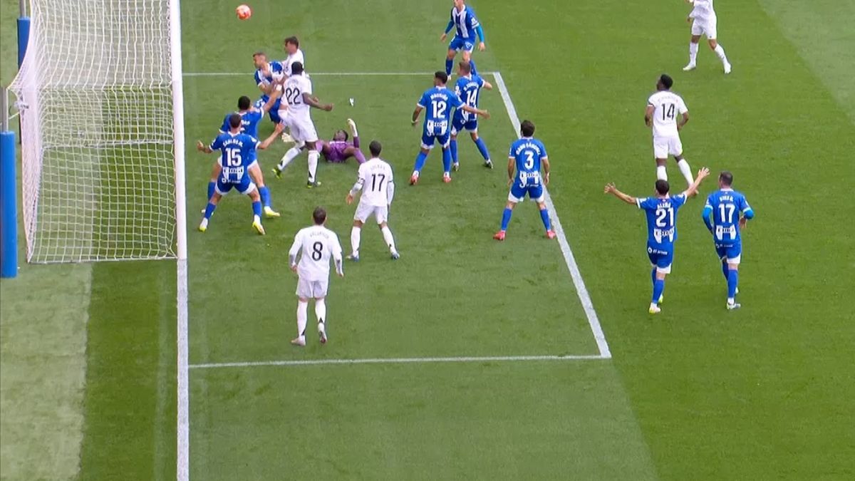 گل اول رئال مادرید به آلاوز پس از بازبینی مردود اعلام شد