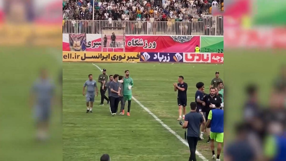 رفتار جالب بیرانوند با جیمی جامپی که دلار تقلبی روی سرش ریخت!