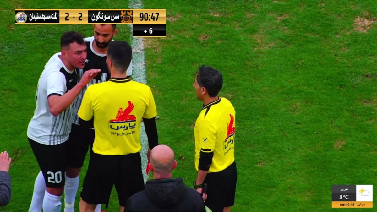 اخراج بازیکن نفت مسجدسلیمان به خاطر توهین به سرمربی مس سونگون