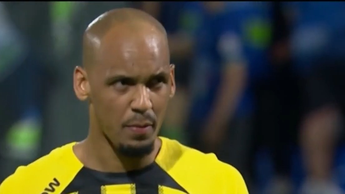 مهار پنالتی فابینیو بازیکن الاتحاد توسط دروازه بان الفتح