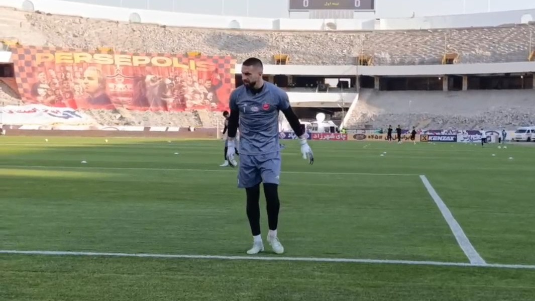 گرم کردن بازیکنان پرسپولیس و سپاهان قبل از بازی