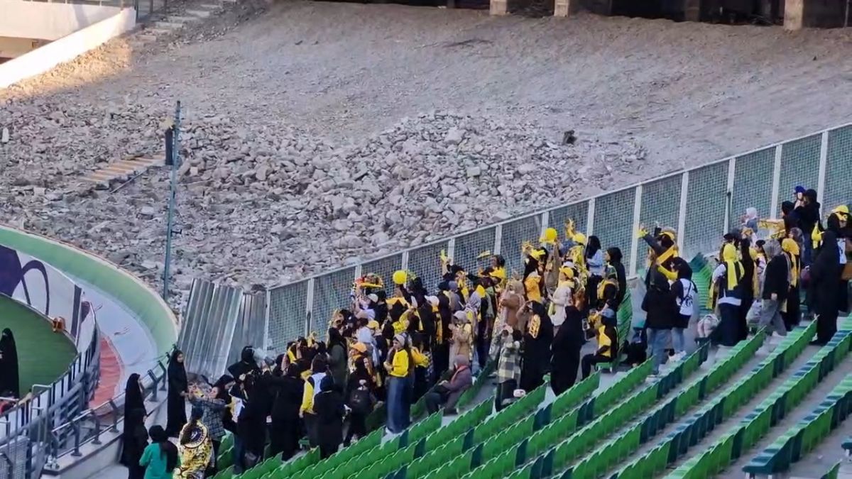 بانوان هوادار سپاهان در دیدار برابر پرسپولیس