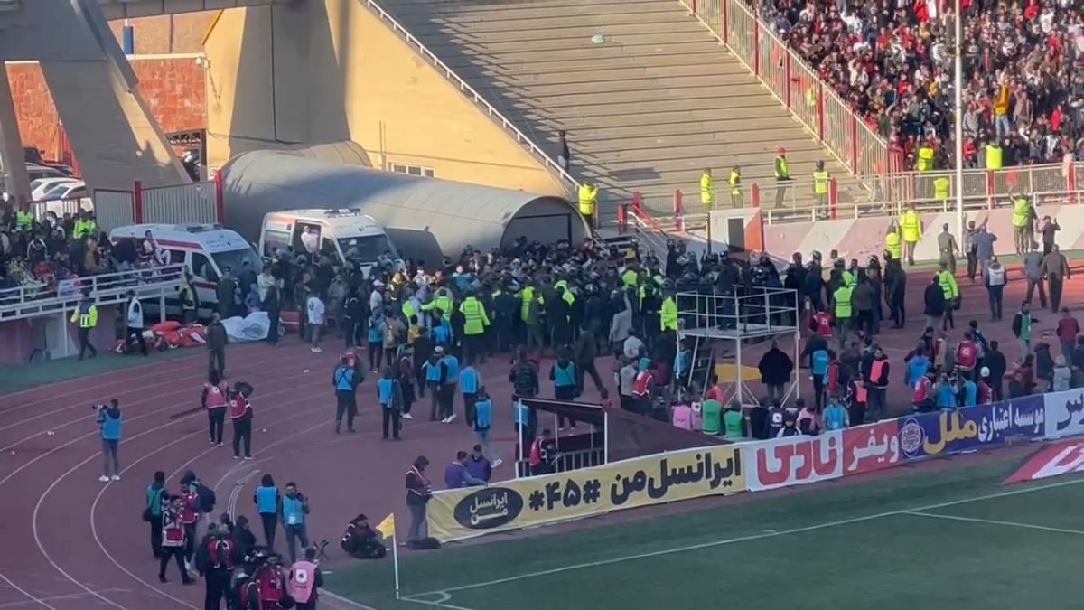 جنجال و توقف بازی در دیدار تراکتور - ملوان