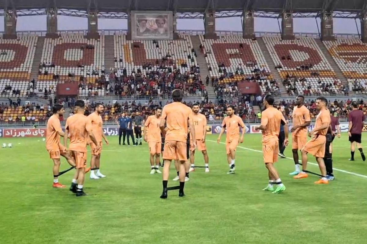 گرم کردن بازیکنان فولاد و شمس آذر
