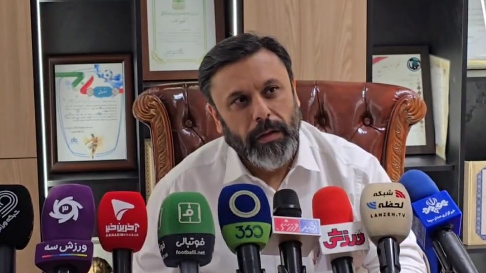 شیرینی: پرسپولیس به وزیر ورزش نامه زد که نمی تواند سقف را رعایت کند و رعایت هم نکردیم!