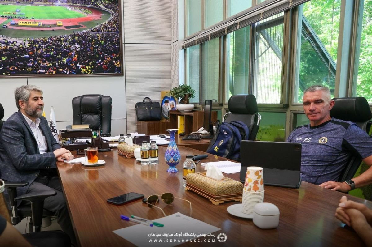 نشست مدیرعامل و سرمربی سپاهان
