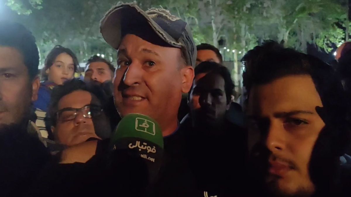 گفت‌و‌گو با هواداران عصبانی استقلال بعد از بازی با هوادار