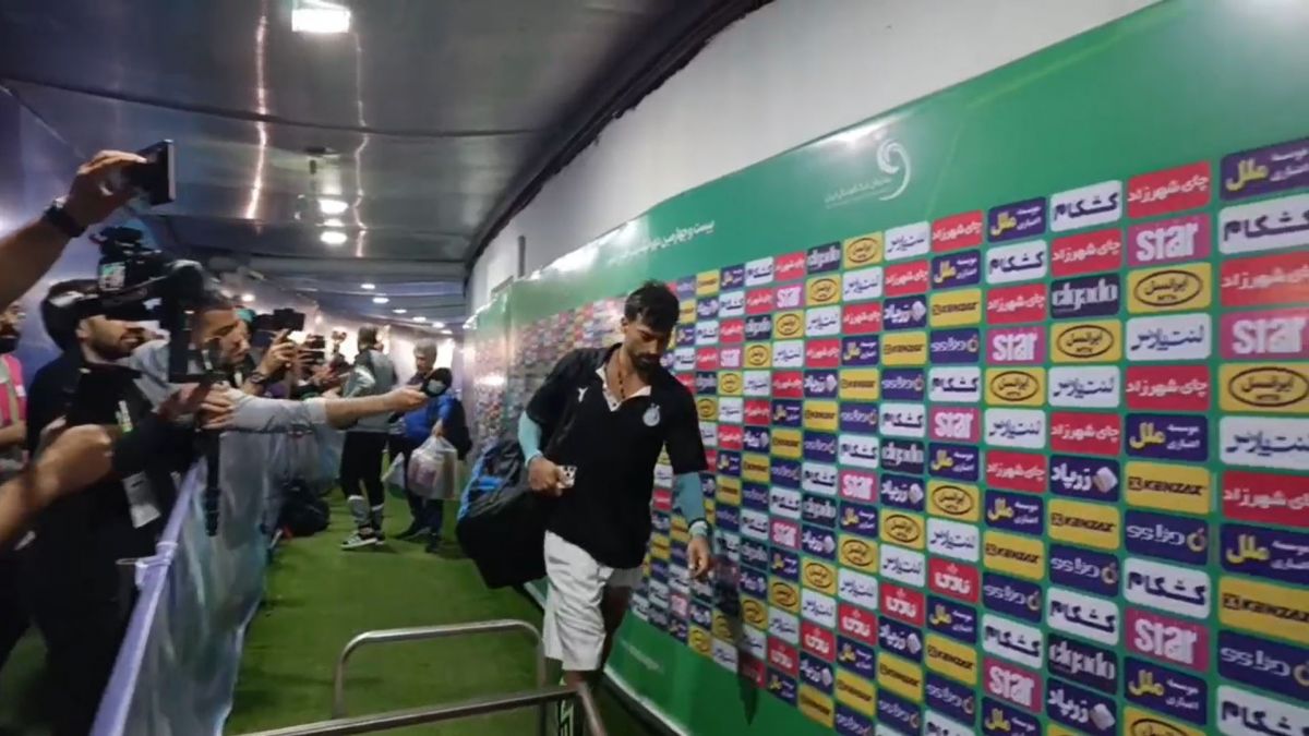 بوژوویچ و بازیکنان استقلال بدون گفت‌و‌گو میکسدزون را ترک کردند