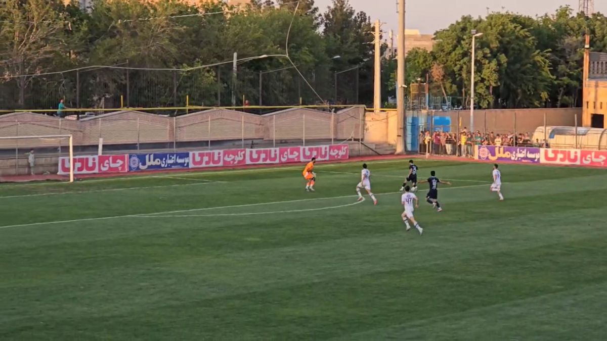 گل دوم پیکان به آریو اسلامشهر (گل به خودی بازیکن آریو)