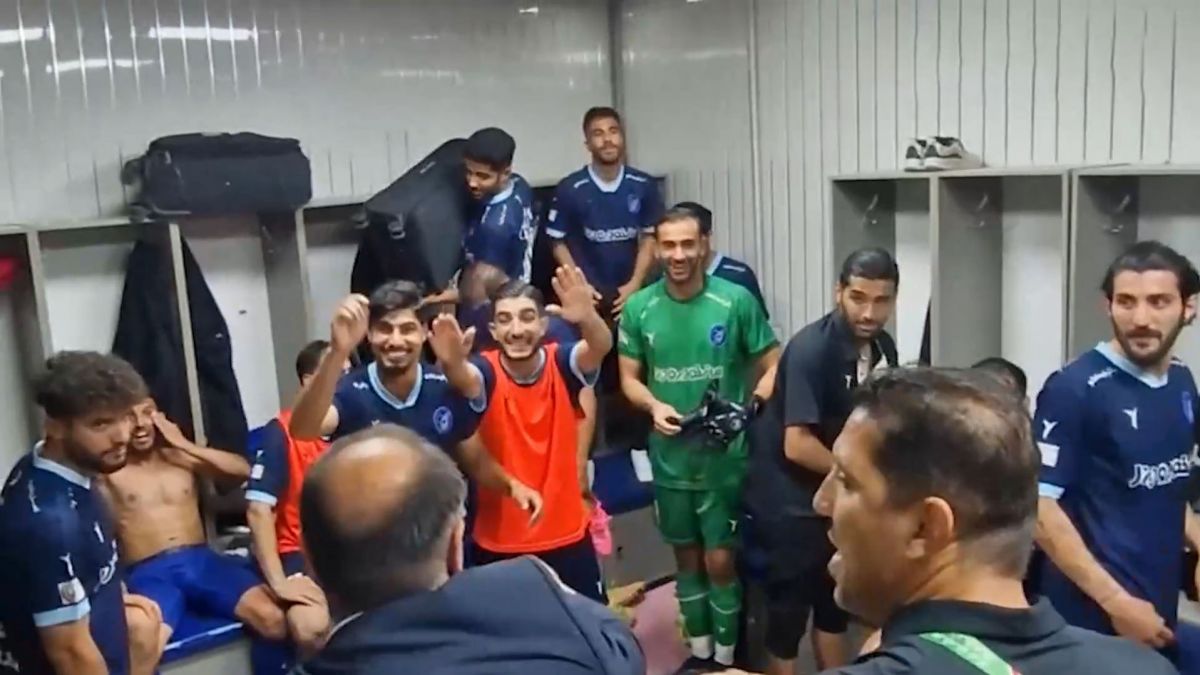 حال و هوای رختکن پیکان بعد از پیروزی مقابل آریو اسلامشهر