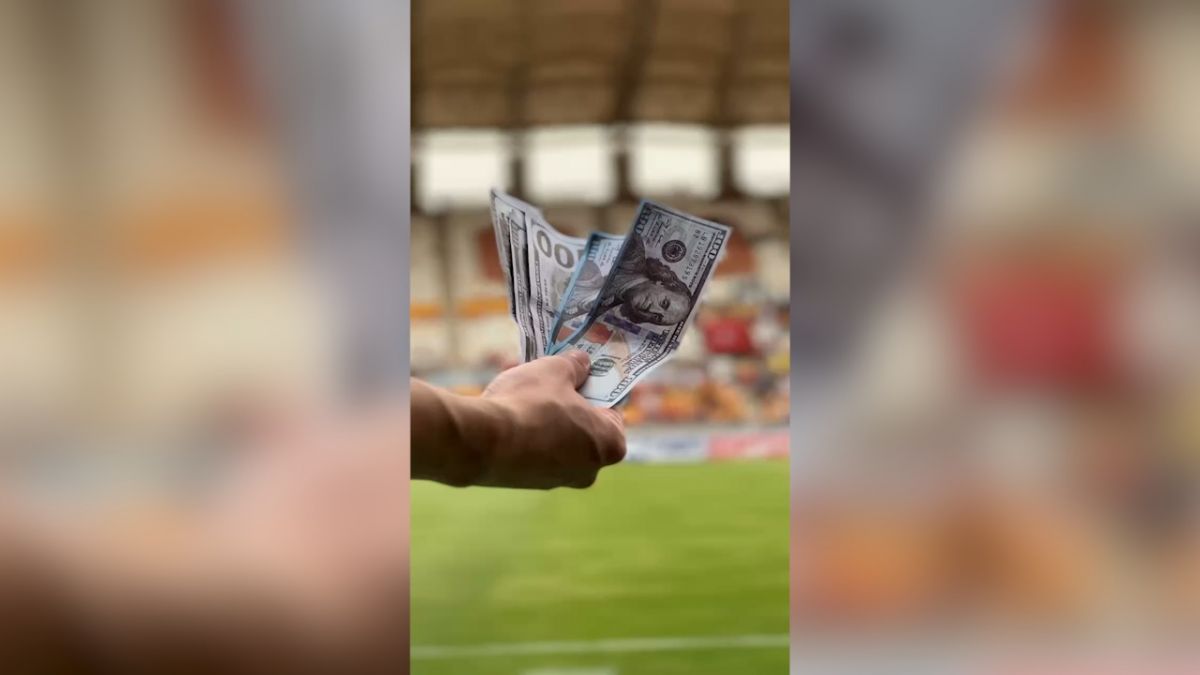 جمع‌آوری دلارهای تقلبی قبل از دیدار فولاد - تراکتور