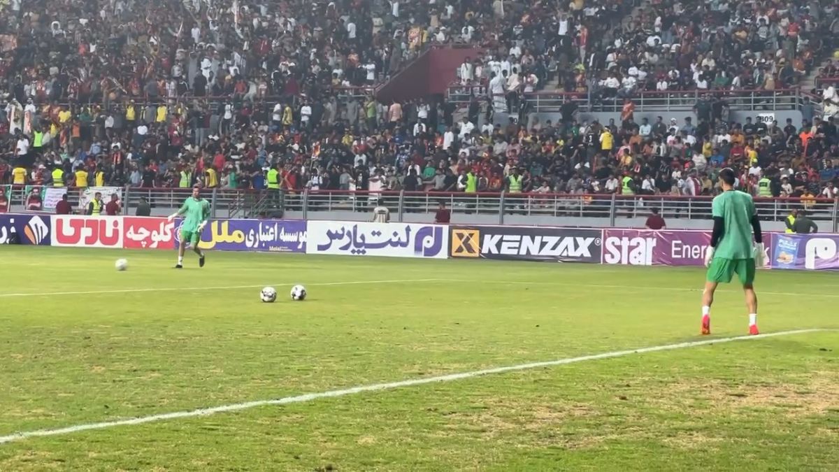 گرم کردن علیرضا بیرانوند فقط با پا