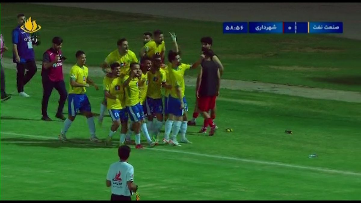 گل اول صنعت نفت آبادان به شهرداری نوشهر (طالب ریکانی - پنالتی)