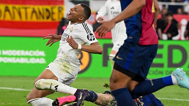 پنالتی برای رئال مادرید که به دلیل آفساید مردود شد