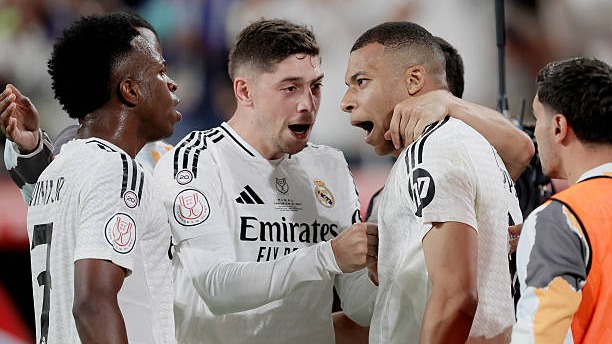 گل اول رئال مادرید به بارسلونا (سوپرگل ضربه کاشته امباپه)