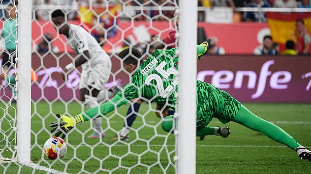 دبل سیو تماشایی شزنی، مانع از گلزنی وینیسیوس شد