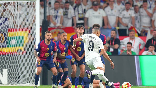 گل‌های بازی بارسلونا 3-2 رئال مادرید با گزارش عربی