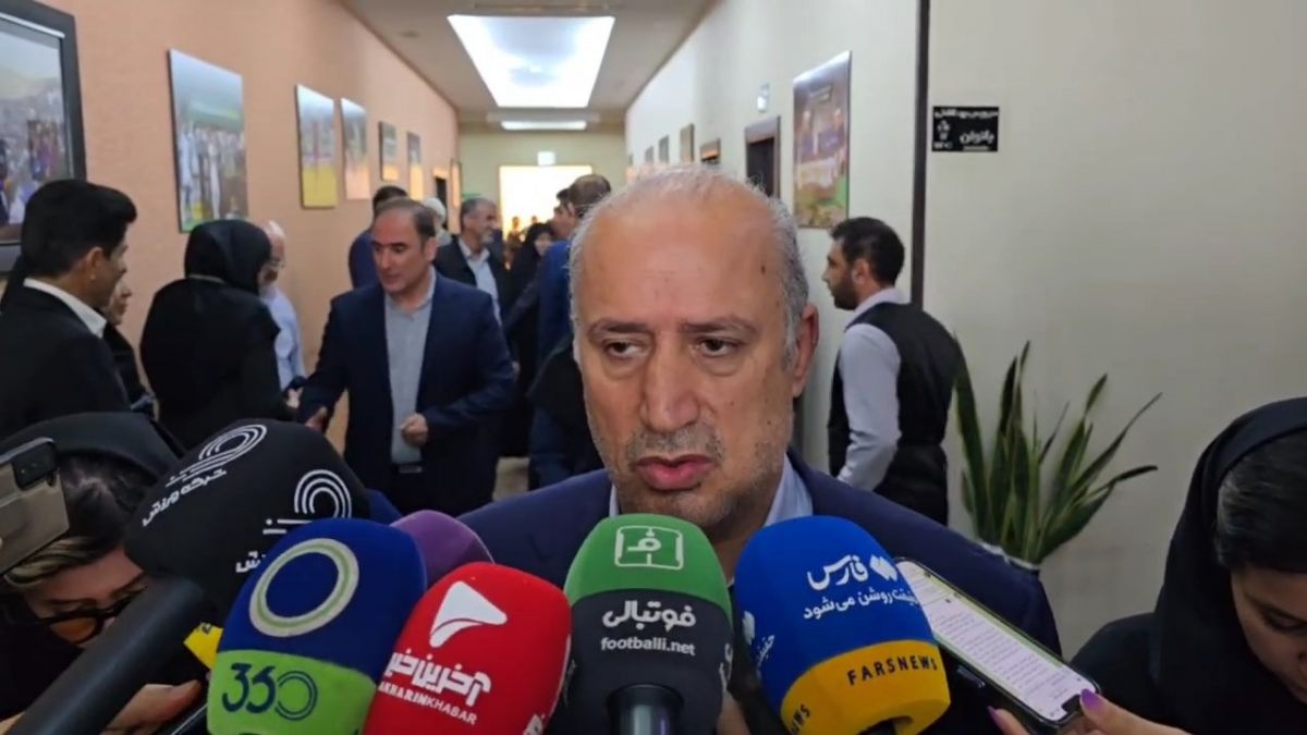 گفت و گو با مهدی تاج در حاشیه مراسم بدرقه تیم ملی فوتسال بانوان به جام ملت‌های آسیا