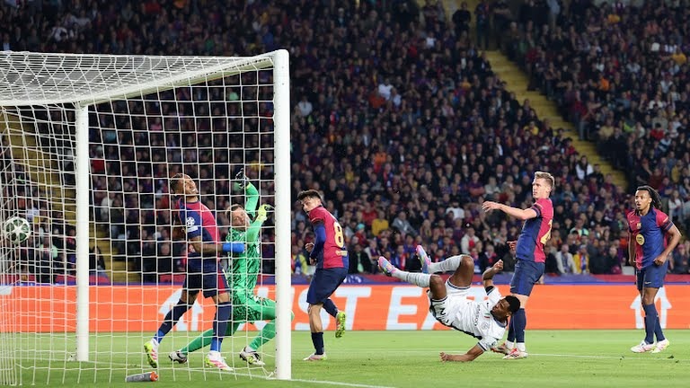 گل دوم اینتر به بارسلونا (دنزل دامفریز)