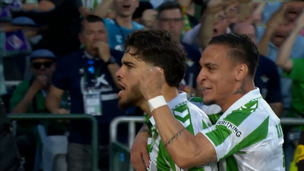 گل اول رئال بتیس به فیورنتینا (ازالزولی)