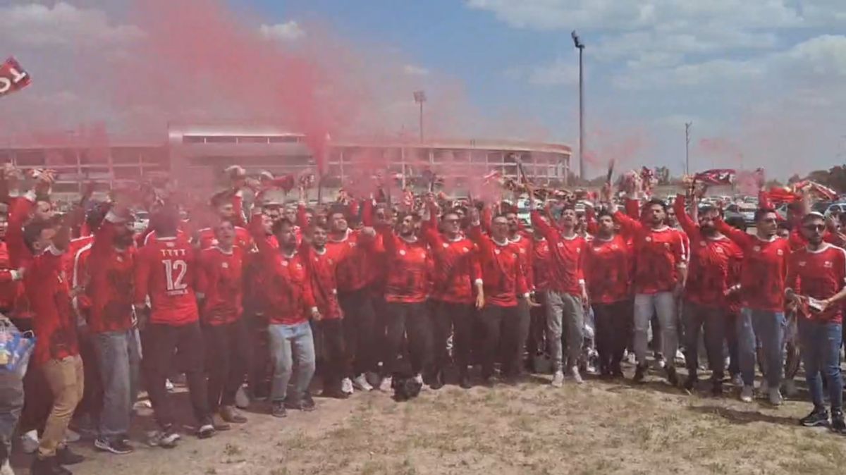 شور و شوق هواداران تراکتور پنج ساعت مانده به بازی با شمس آذر