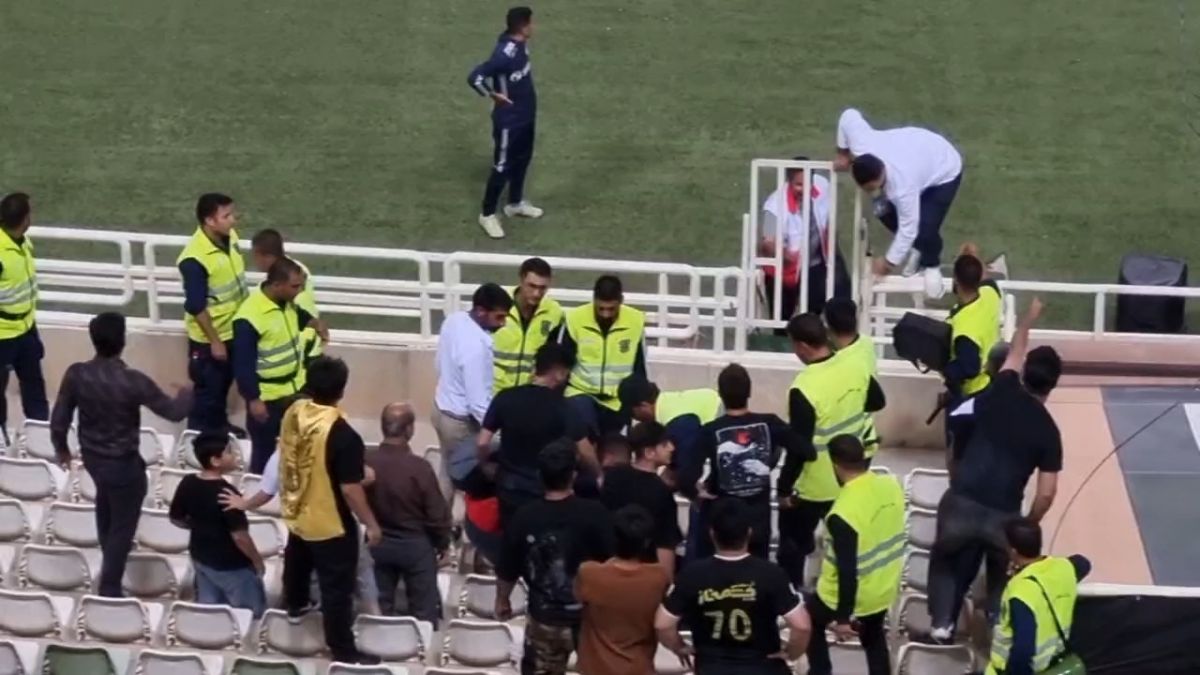 هوادار سپاهان پس از شکست مقابل گل گهر راهی بیمارستان شد