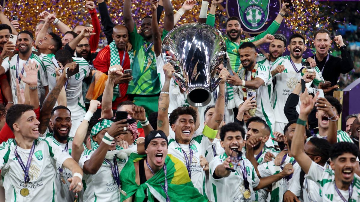 مراسم اهدای کاپ قهرمانی الاهلی عربستان در لیگ نخبگان آسیا